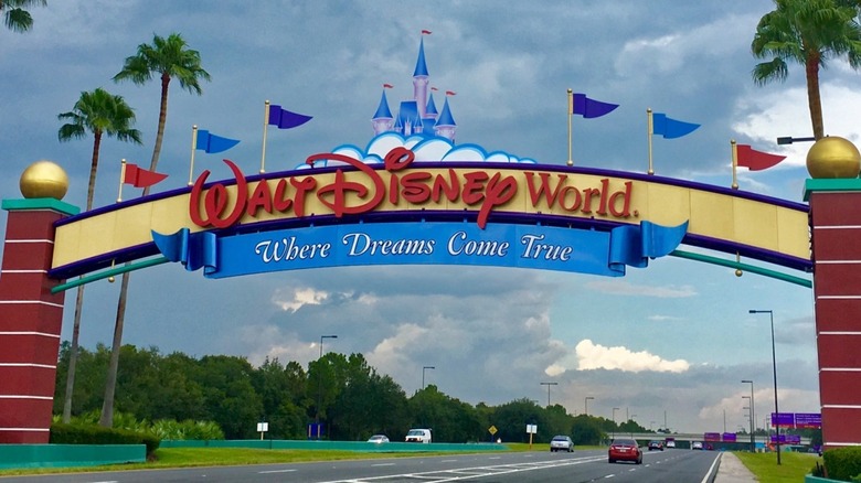 Walt Disney World welcome banner