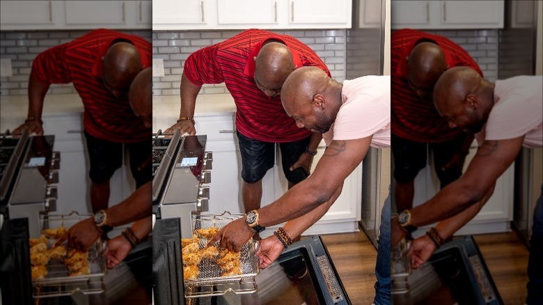   eddie jackson cocinando