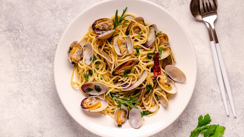 plated spaghetti alle vongole