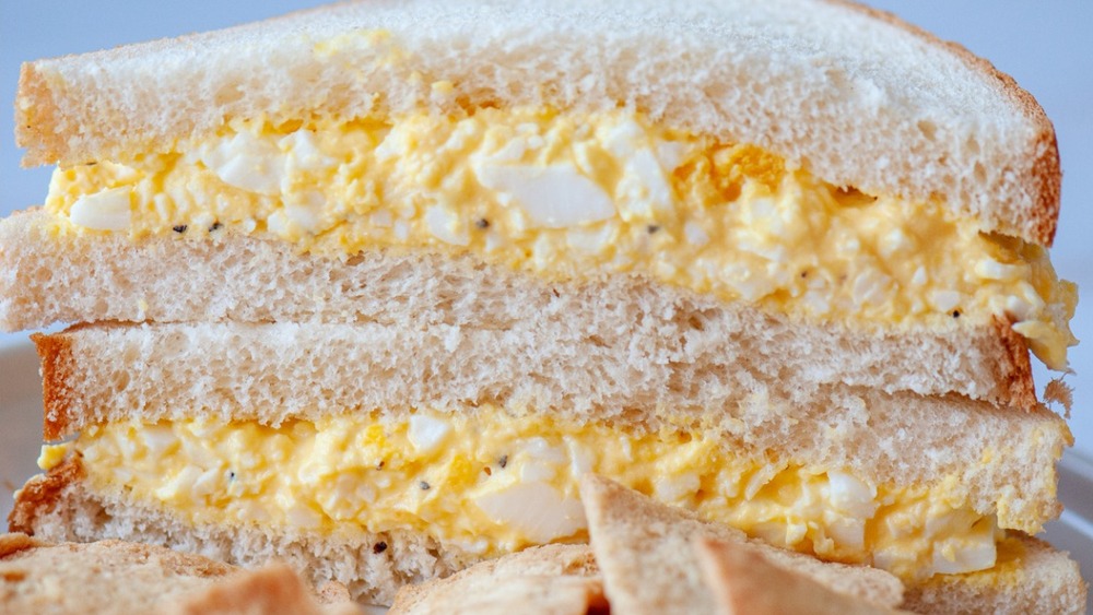 Egg salad sandwich with pita chips