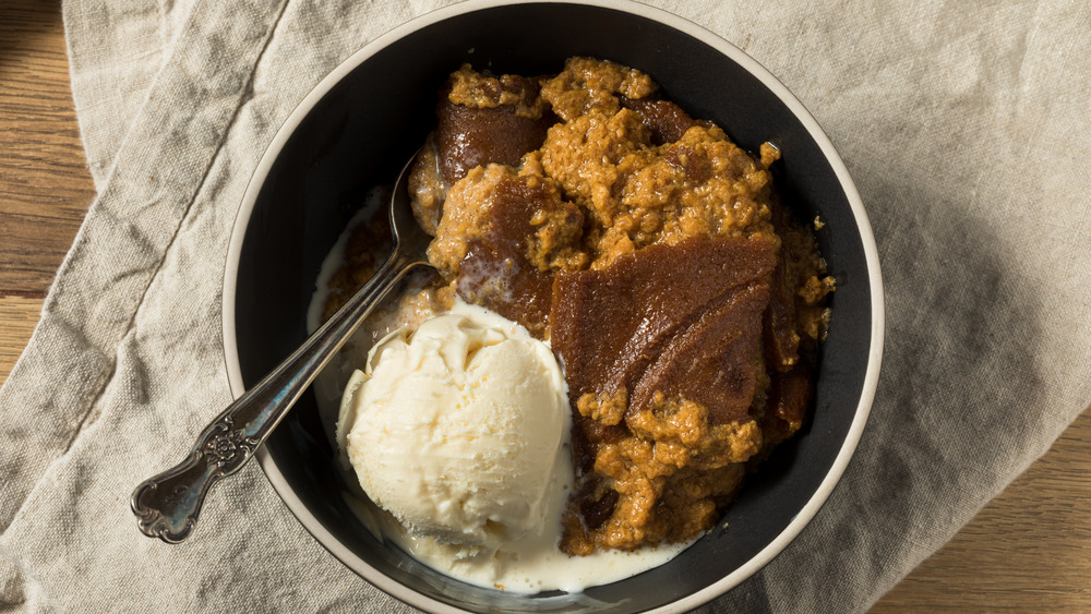 Indian pudding with ice cream 