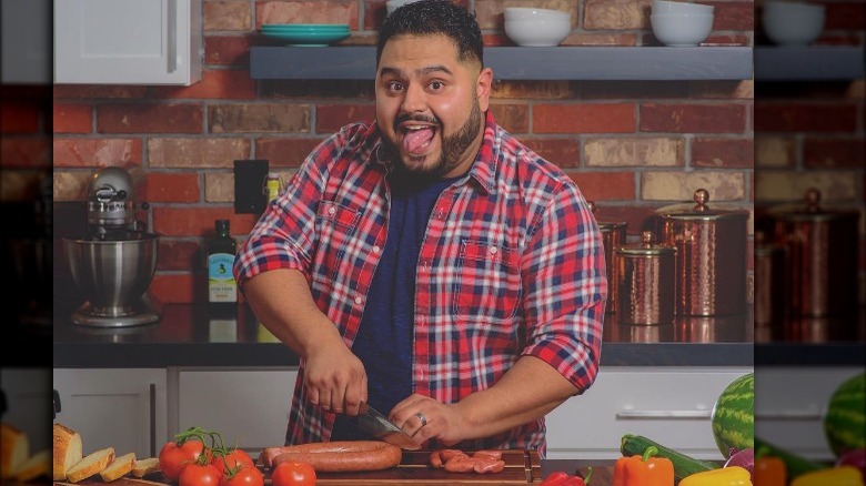 El Guzii chopping sausages 