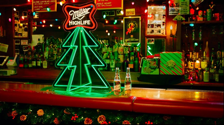 Merry High Light tree on bar