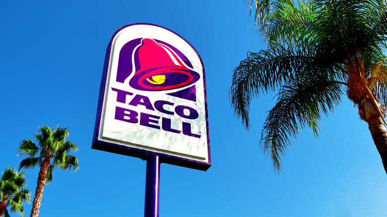 Taco Bell restaurant sign