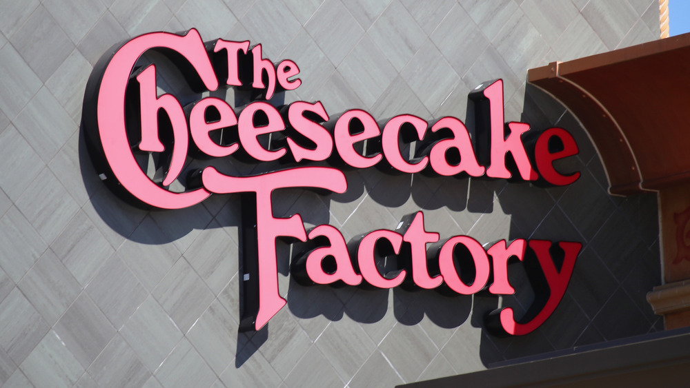 A sign from The Cheesecake Factory