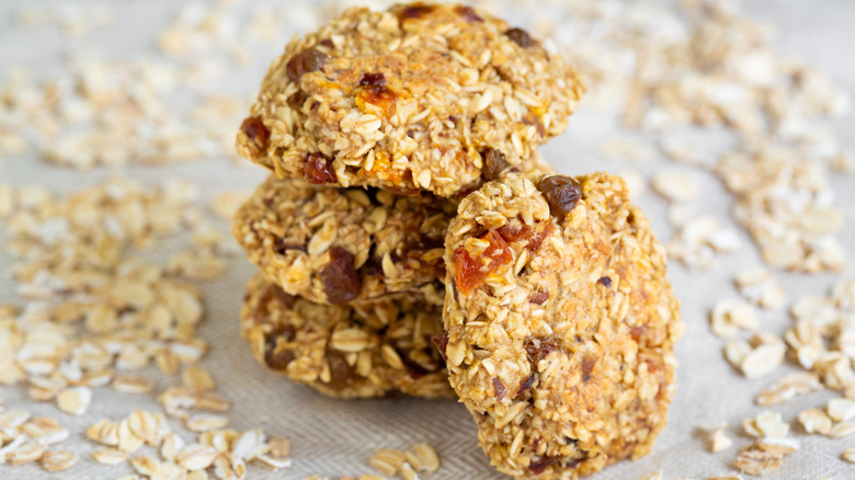 oatmeal, raisin, and apricot cookies