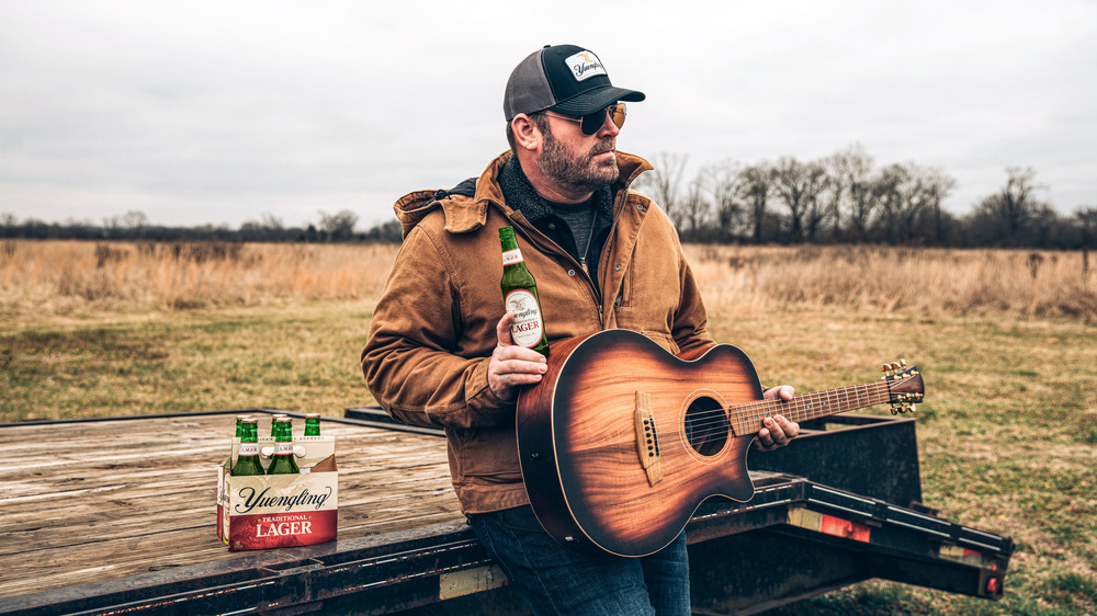 Lee Brice holds a Yuengling