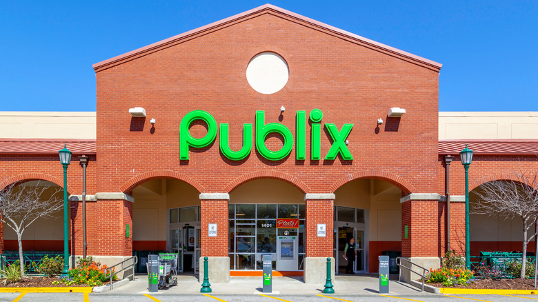 Front entrance of Publix supermarket