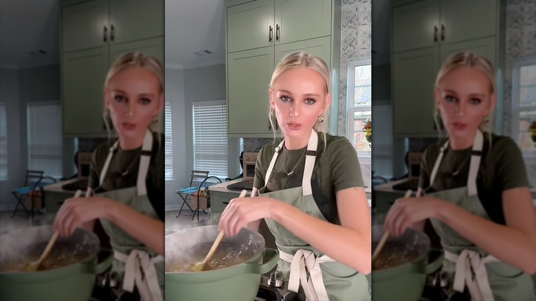 Tineke Younger cooks a mac and cheese dish on TikTok