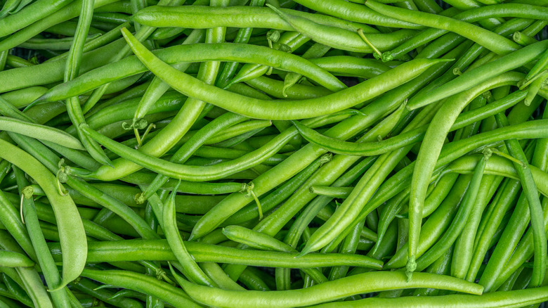 close up pile of green beans