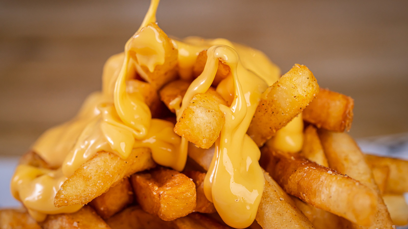 <a href="https://www.mashed.com/2252465/fast-food-chains-serve-highest-lowest-quality-cheese-sauce/" target="_blank">Fast Food Chains That Serve The Highest And Lowest Quality Cheese Sauce</a>