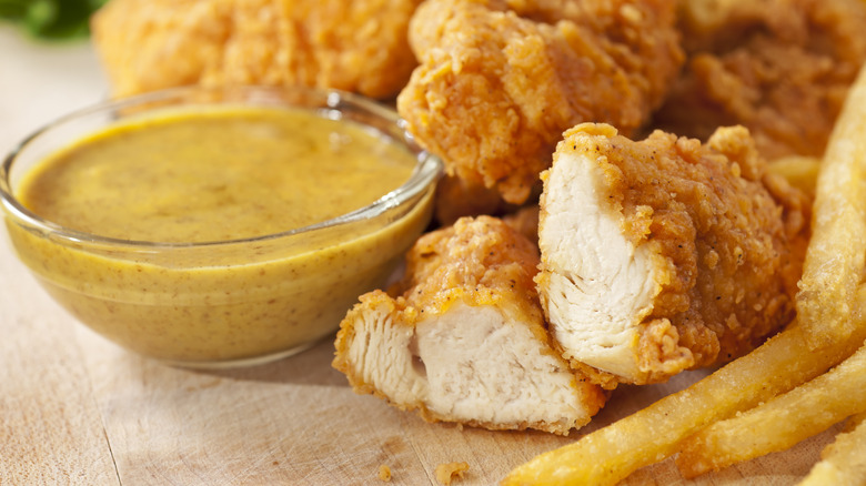 Chicken tenders and dipping sauce