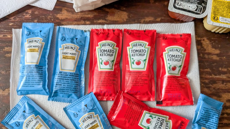 Heinz ketchup and mayo packets on a paper towel
