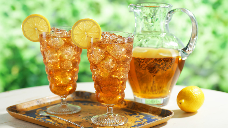 Sweet tea drinks next to a pitcher