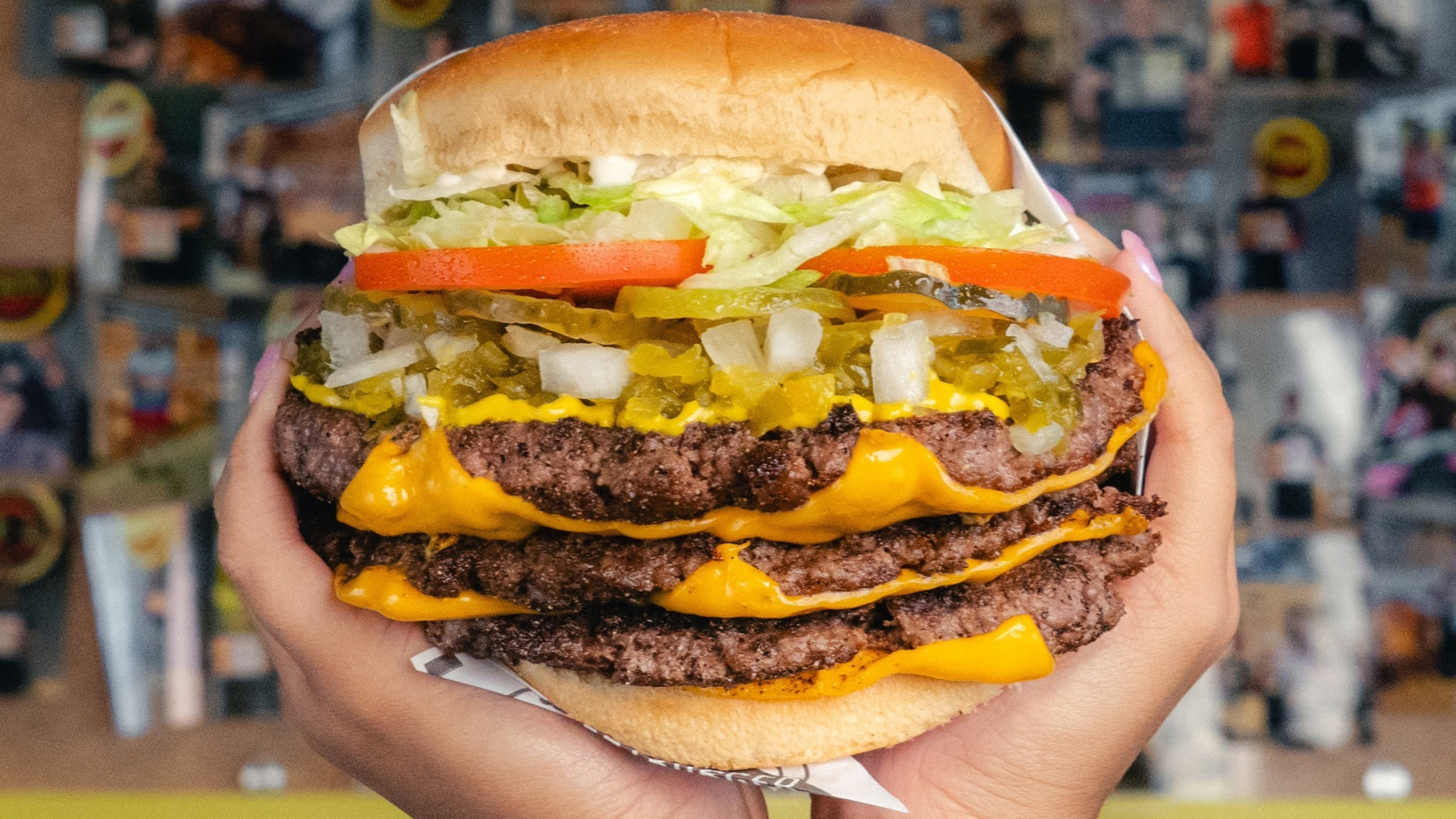 <a href="https://www.mashed.com/2186004/biggest-fast-food-burger-xxxl-fatburger/" target="_blank">Fatburger’s Massive XXXL Triple Kingburger Is One Of The Biggest Fast Food Burgers You Can Find</a>