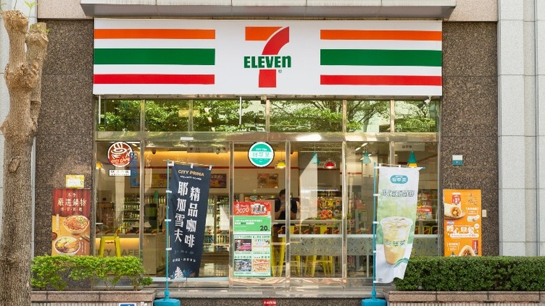 7-Eleven store exterior