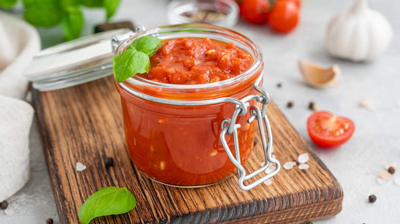 marinara sauce in jar
