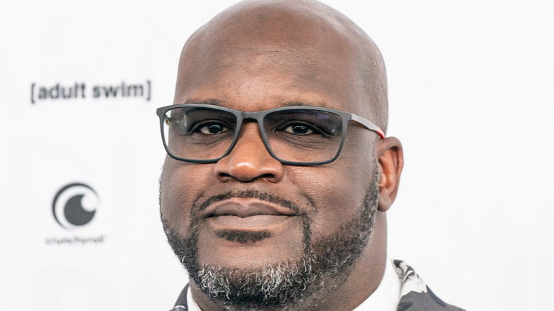 shaquille o'neal wearing glasses