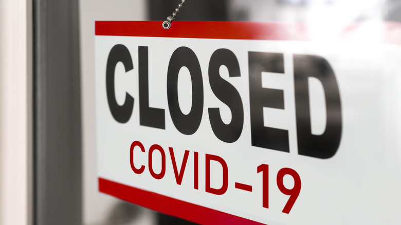 closed covid-19 sign on business door