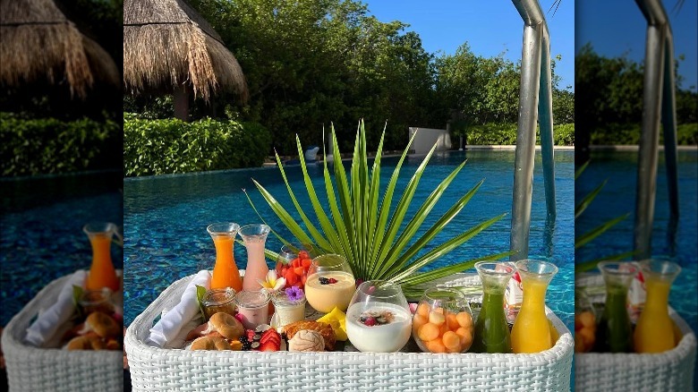 floating breakfast in pool