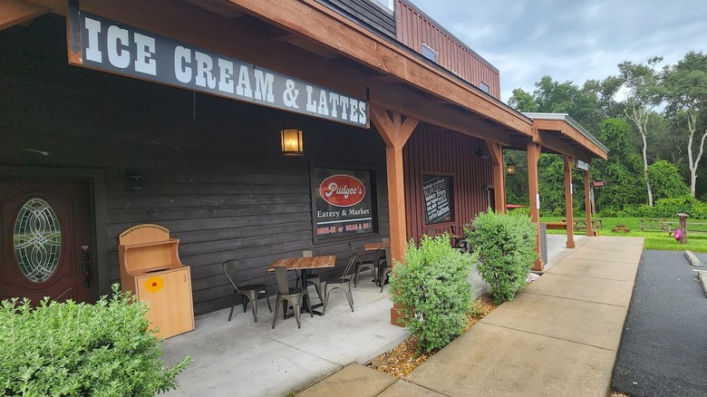 Exterior of Pudgee's Eatery & Market