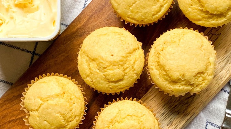 Fluffy Cornbread Muffins 