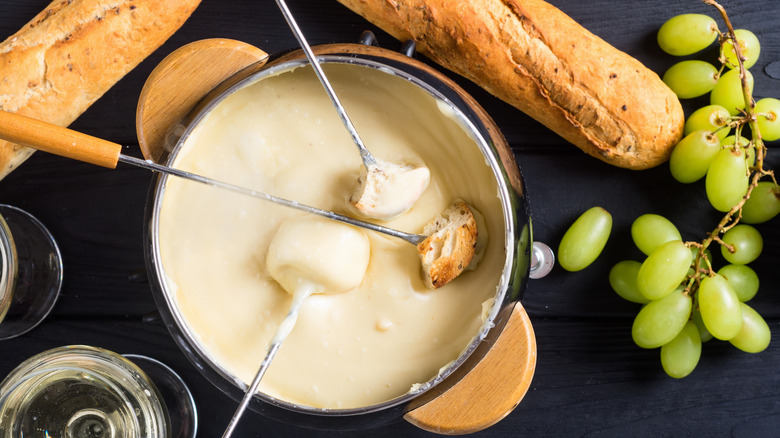 Cheese fondue with bread; fruit