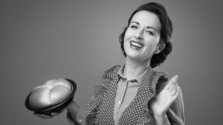 1960s woman holding pie