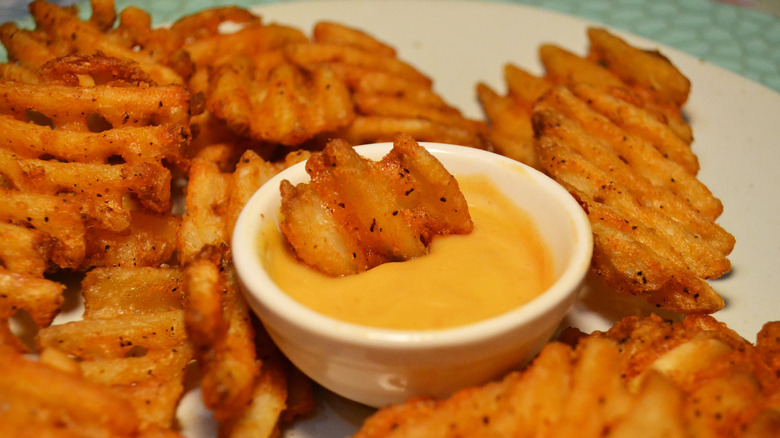 waffle fries and dipping sauce