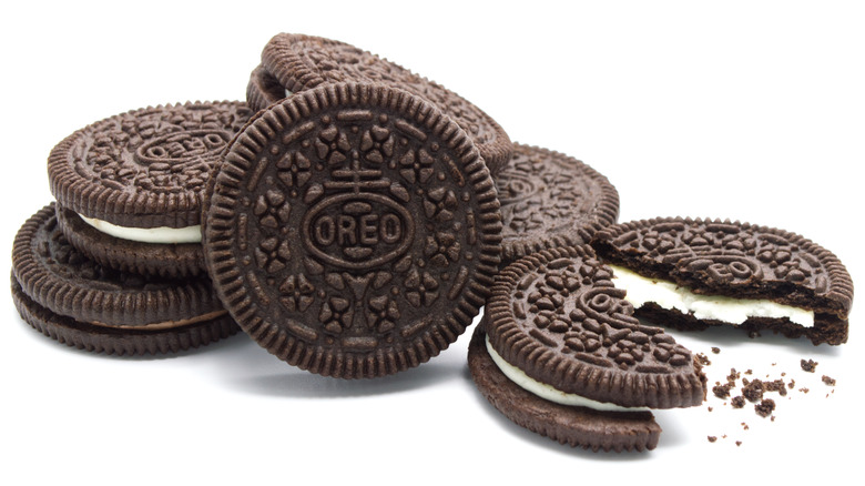 pile of Oreo cookies