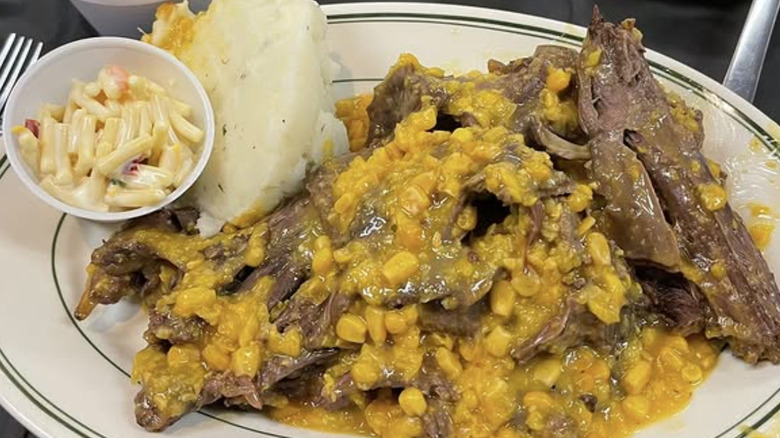 Muskrat dinner plate with sides