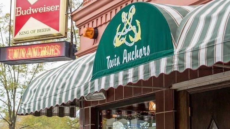 A green and white awning outside the Twin Anchors restaurant in Chicago.