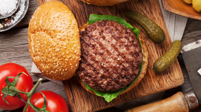 A Freddy's combo meal ready to eat