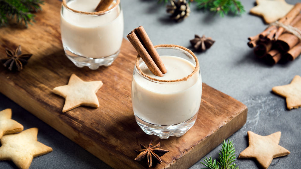 Eggnog in glasses with star shaped cookies