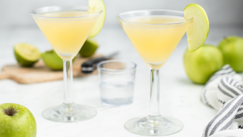 martini aux pommes fraîches en verre 