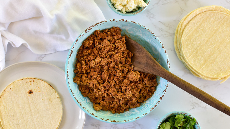 cooked chorizo with tortillas