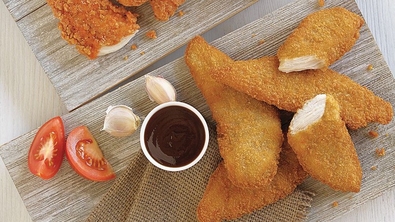Chicken tenders with sauces