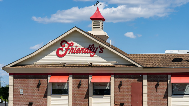 Friendly's exterior unde blue sky