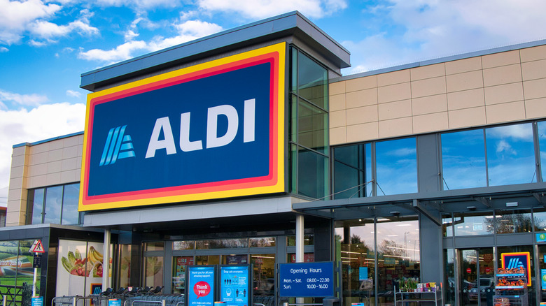 ALDI storefront