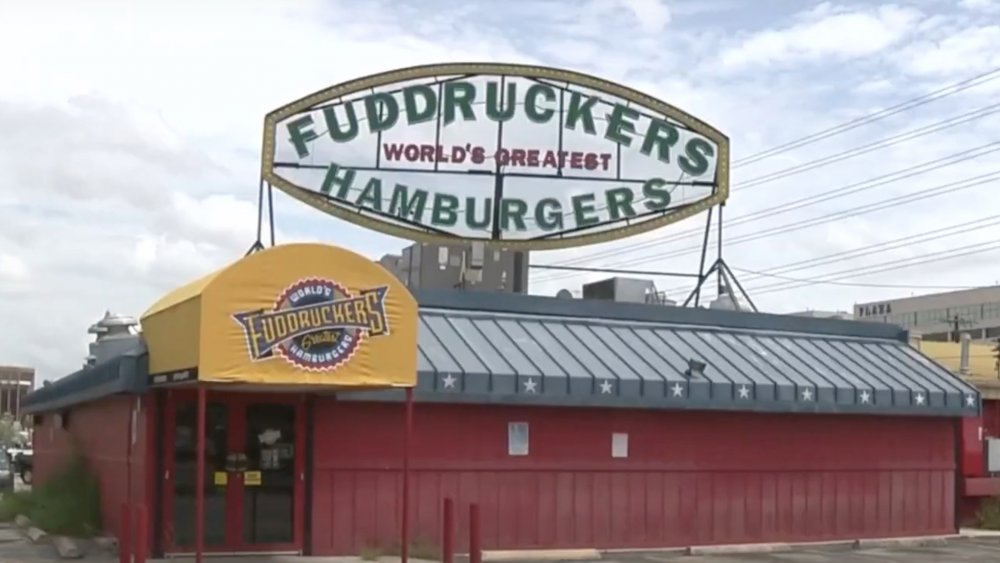 Fuddruckers exterior signage