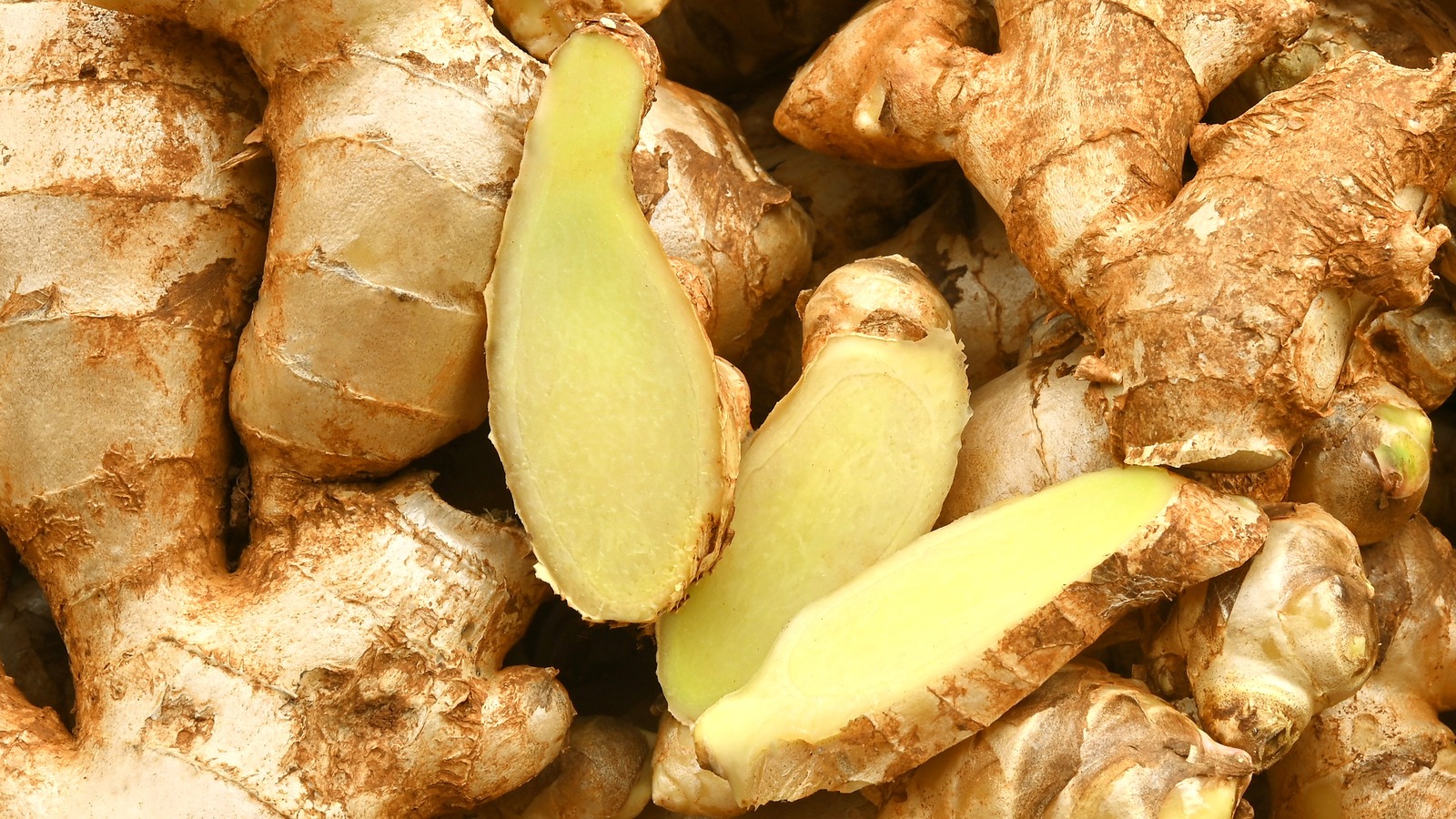 Galangal Vs Ginger How Are They Different galangal-vs-ginger-how-are-they-different