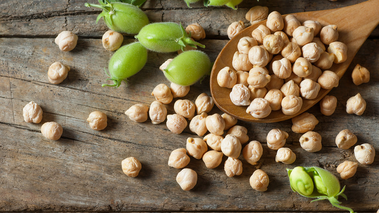 Chickpeas in spoon on table