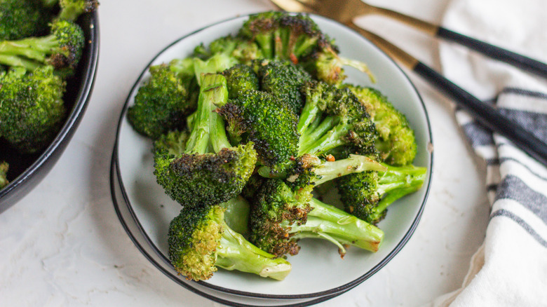 broccoli on plate 