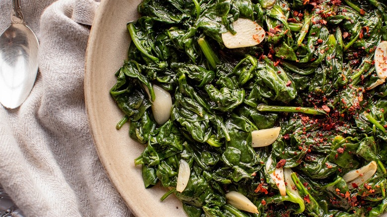 spinach cooked in bowl