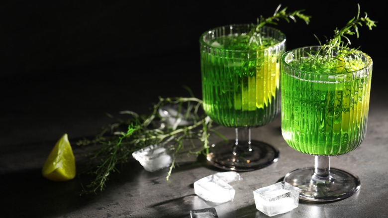 tarkhuna soda with tarragon sprigs