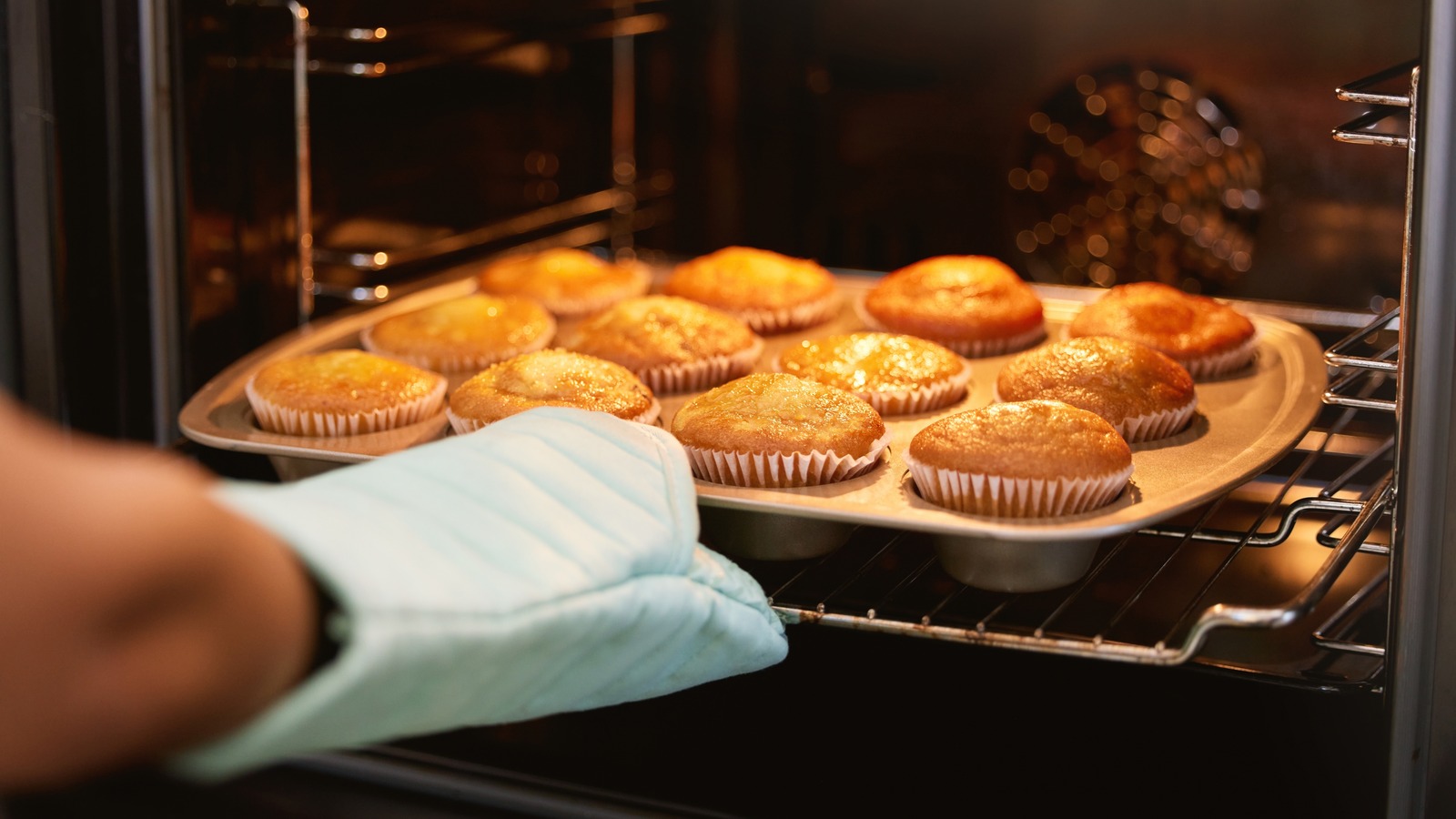 Get Taller Muffins By Blasting Them With Heat When You Start Baking