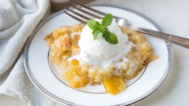 peach cake with ice cream