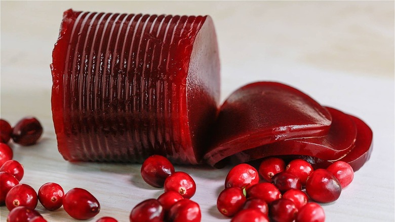 Canned cranberry sauce 