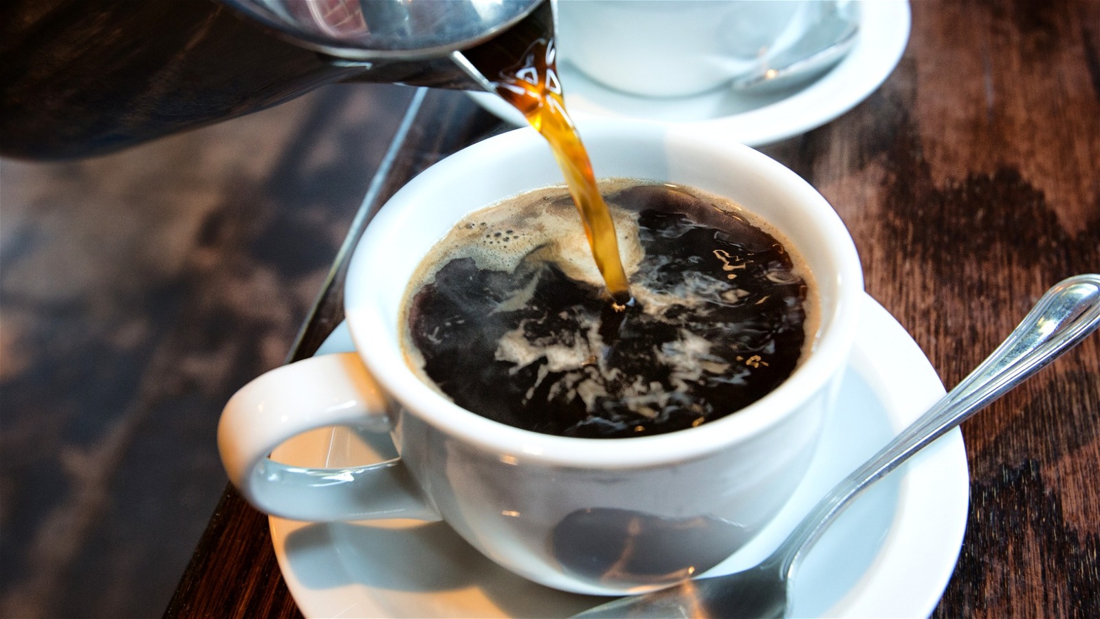 <a href="https://www.mashed.com/2290184/glass-vs-thermal-coffee-carafes-worth-the-cost/" target="_blank">Glass Vs Thermal Carafe: Is The Latter Worth The Cost?</a>