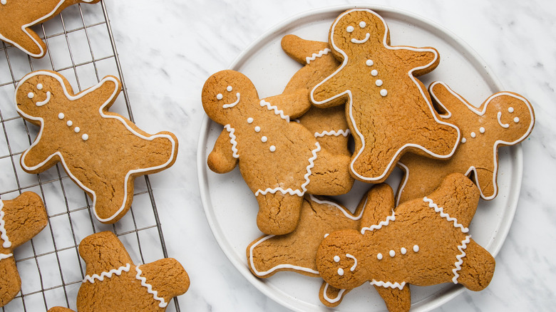 cookies on a plate 